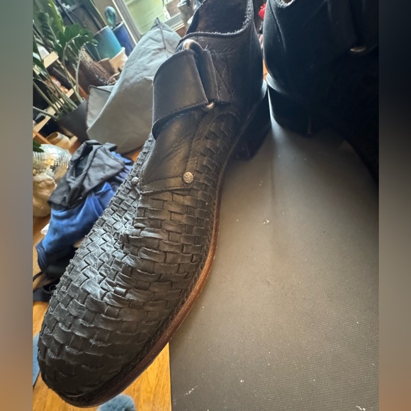 JOHN FLUEVOG - Picture 10 of 14